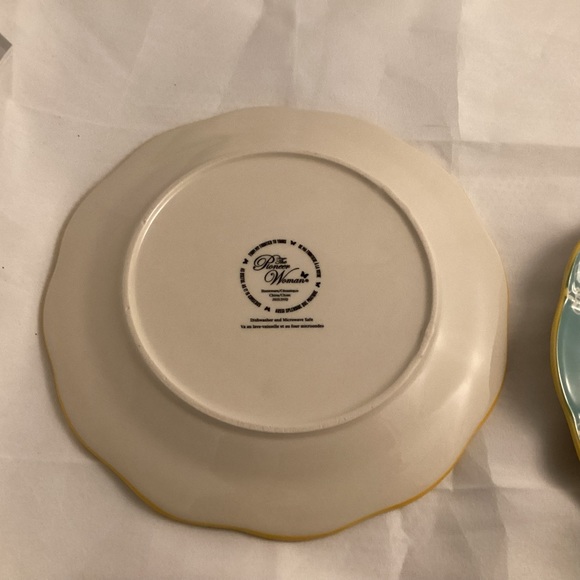 Two The Pioneer Woman plates lot - Picture 4 of 12